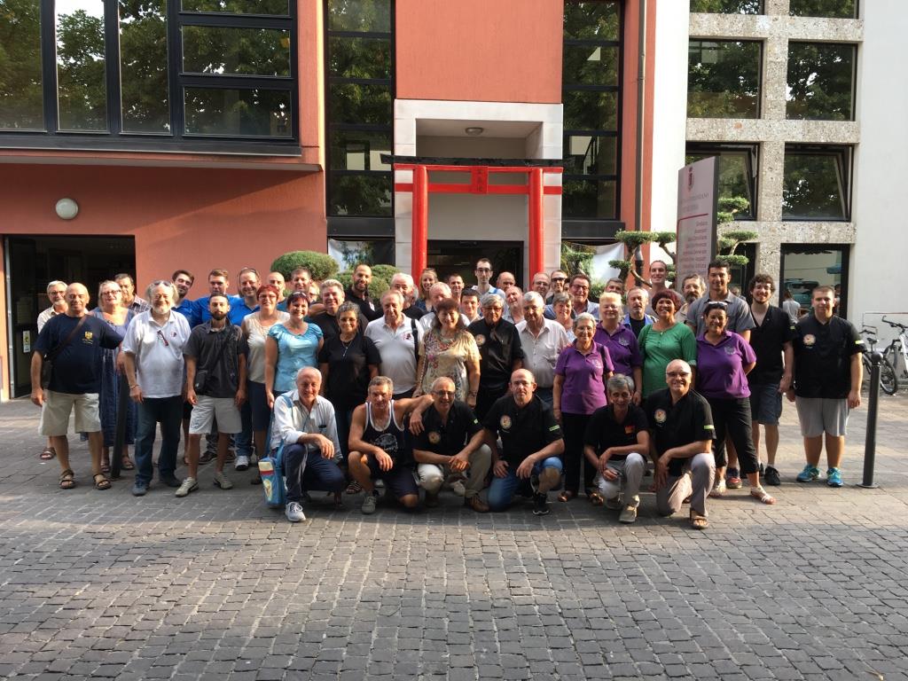 Una foto di gruppo dei soci del LAB nel 2016 durante Bonsai in Primo Piano