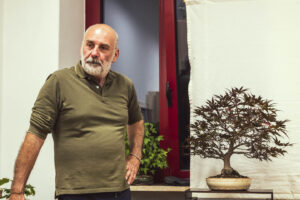 Andreas Geremia durante una lezione sul tokonoma al Laboratorio d’Arte Bonsai Staranzano